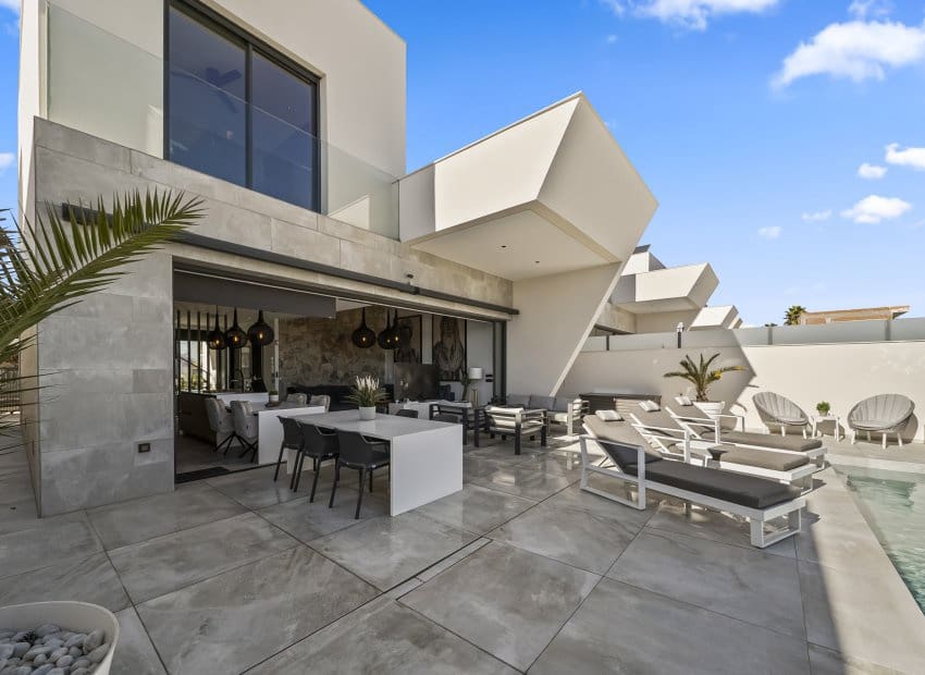 4 makuuhuone Huvila myytävänä paikassa Ciudad Quesada mukana uima-altaan - 749 000 € (Ref: 9438227)