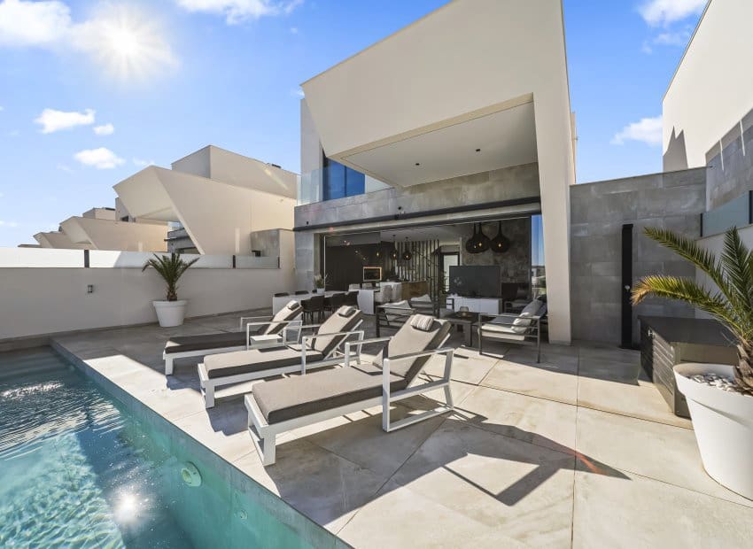 4 makuuhuone Huvila myytävänä paikassa Ciudad Quesada mukana uima-altaan - 749 000 € (Ref: 9438227)