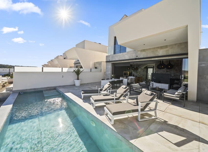 4 makuuhuone Huvila myytävänä paikassa Ciudad Quesada mukana uima-altaan - 749 000 € (Ref: 9438227)