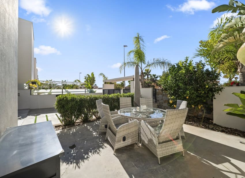 4 makuuhuone Huvila myytävänä paikassa Ciudad Quesada mukana uima-altaan - 749 000 € (Ref: 9438227)