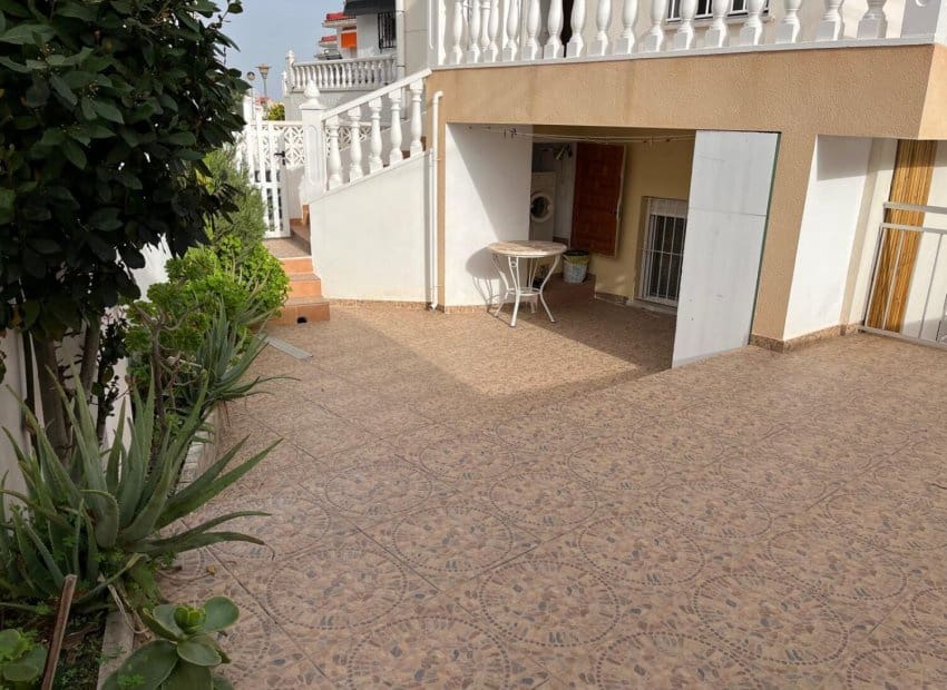 2 bedroom Apartment for sale in Torrevieja - € 149,000 (Ref: 9443760)