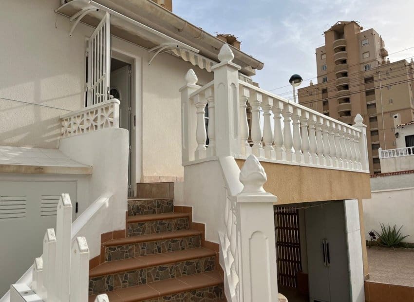 2 bedroom Apartment for sale in Torrevieja - € 149,000 (Ref: 9443760)