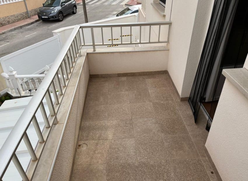 2 bedroom Apartment for sale in Torrevieja - € 149,000 (Ref: 9443760)