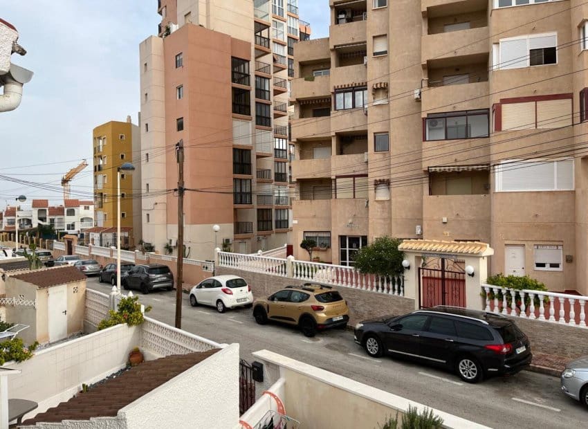 2 bedroom Apartment for sale in Torrevieja - € 149,000 (Ref: 9443760)