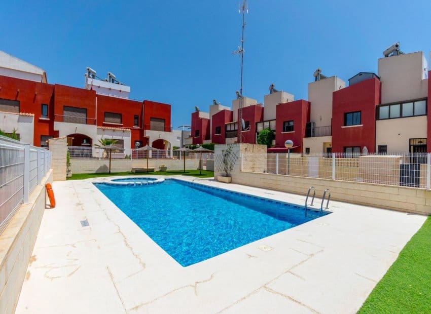 3 soverom Rekkehus til salgs i Aguas Nuevas med svømmebasseng - € 319 000 (Ref: 9443761)