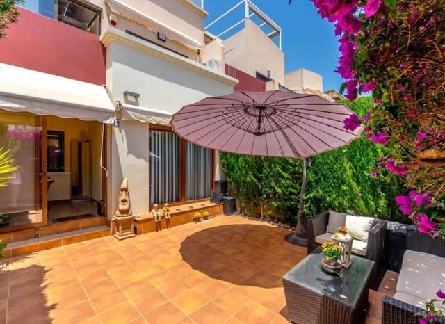 3 soveværelse Rækkehus til salg i Aguas Nuevas, Torrevieja med swimmingpool - € 319.000 (Ref: 9443761)