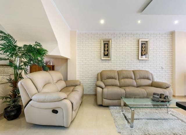 3 soveværelse Rækkehus til salg i Aguas Nuevas, Torrevieja med swimmingpool - € 319.000 (Ref: 9443761)