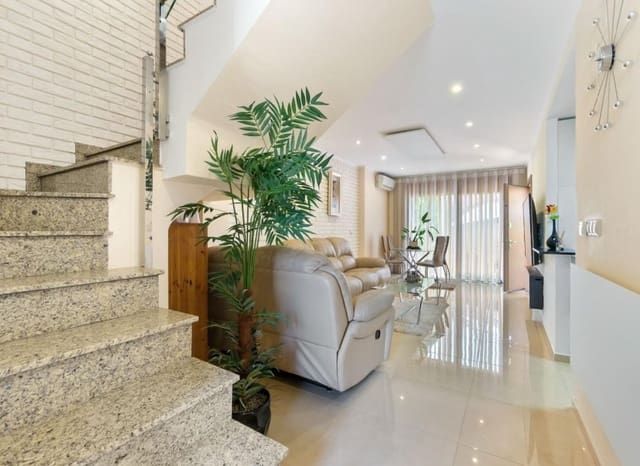 3 soveværelse Rækkehus til salg i Aguas Nuevas, Torrevieja med swimmingpool - € 319.000 (Ref: 9443761)