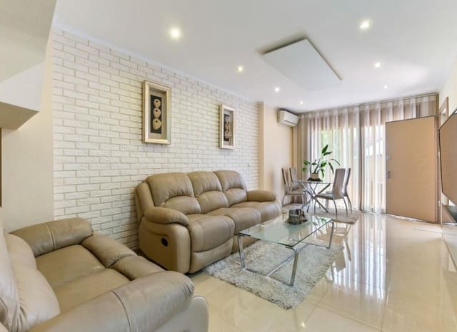 3 soveværelse Rækkehus til salg i Aguas Nuevas, Torrevieja med swimmingpool - € 319.000 (Ref: 9443761)