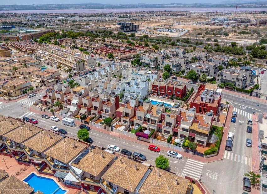 3 soverom Rekkehus til salgs i Aguas Nuevas med svømmebasseng - € 319 000 (Ref: 9443761)