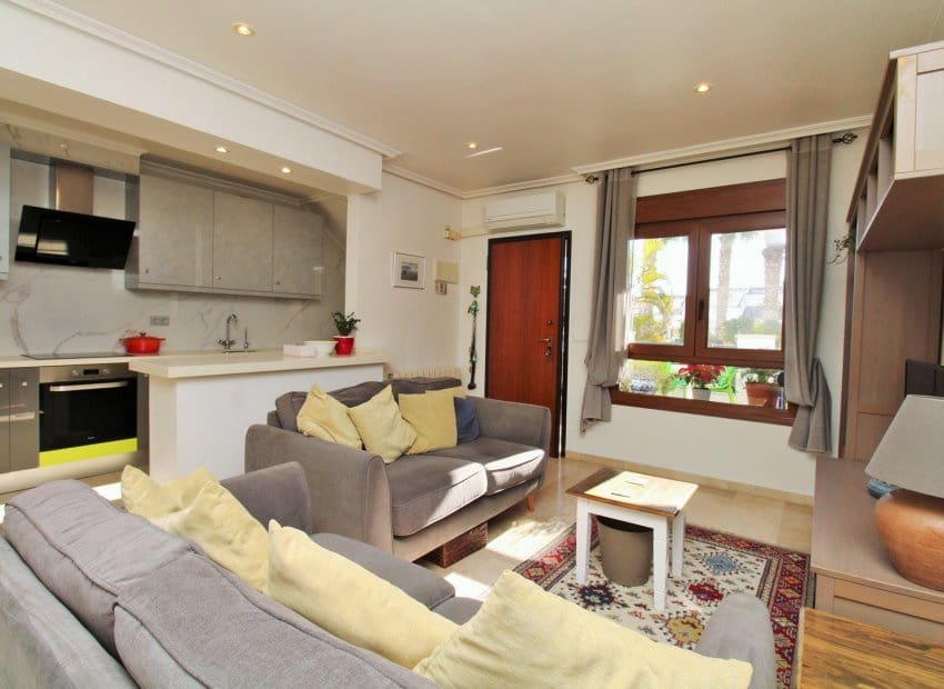 3 Zimmer Bungalow zu verkaufen in Villamartin mit Pool - 229.000 € (Ref: 9443763)