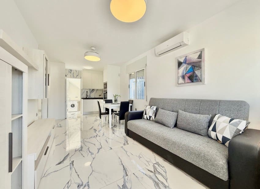 2 soveværelse Byhus til salg i El Chaparral med swimmingpool - € 177.000 (Ref: 9443765)