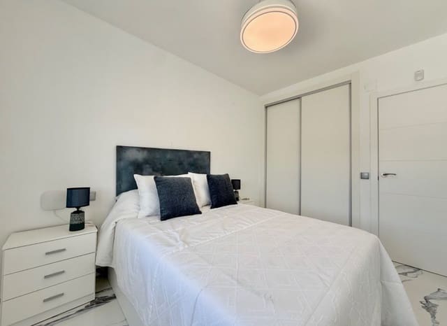 2 soveværelse Byhus til salg i El Chaparral, Torrevieja med swimmingpool - € 177.000 (Ref: 9443765)