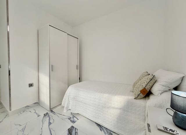 2 soveværelse Byhus til salg i El Chaparral, Torrevieja med swimmingpool - € 177.000 (Ref: 9443765)