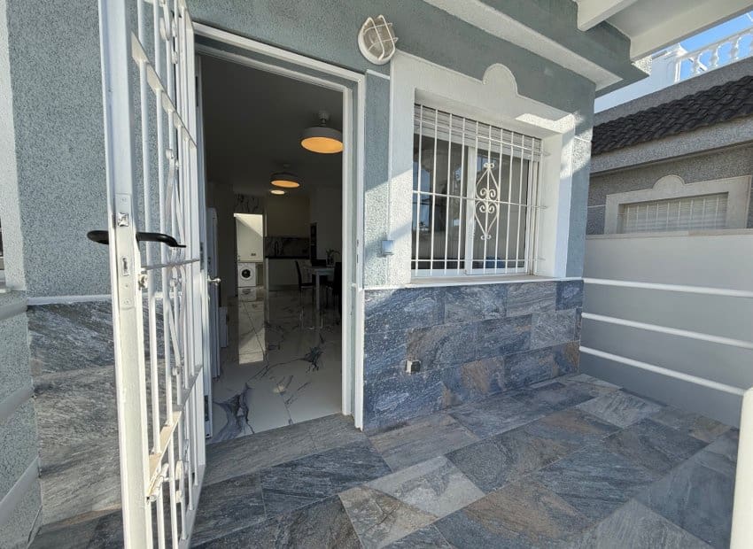 2 soveværelse Byhus til salg i El Chaparral med swimmingpool - € 177.000 (Ref: 9443765)