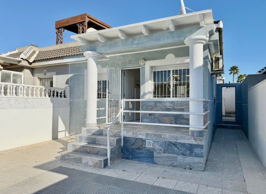 2 soveværelse Byhus til salg i El Chaparral med swimmingpool - € 177.000 (Ref: 9443765)