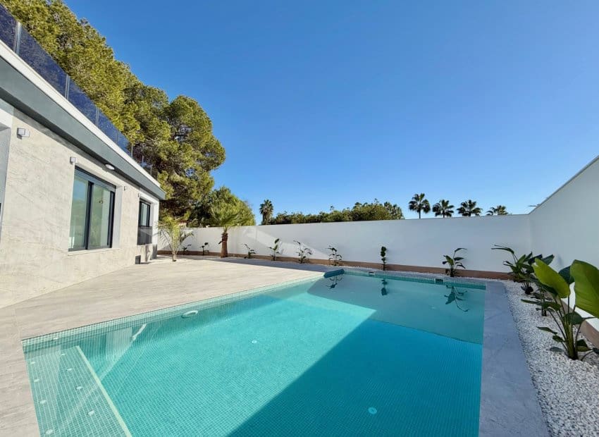 4 sypialnia Willa na sprzedaż w Ciudad Quesada z basenem - 799 000 € (Ref: 9443766)