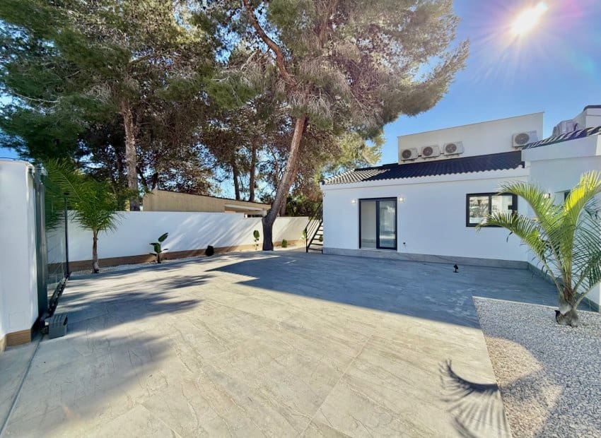 4 sypialnia Willa na sprzedaż w Ciudad Quesada z basenem - 799 000 € (Ref: 9443766)