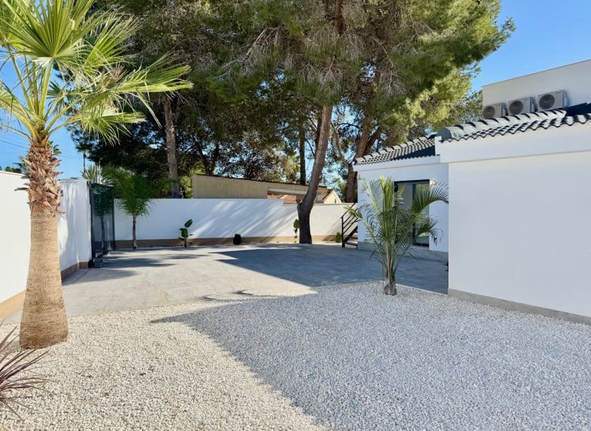 4 sypialnia Willa na sprzedaż w Ciudad Quesada z basenem - 799 000 € (Ref: 9443766)