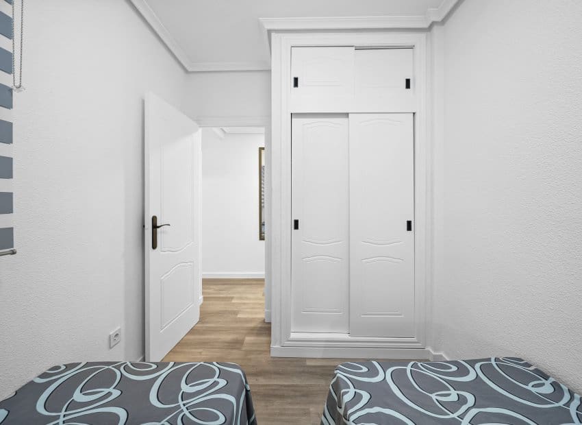 Apartamento de 2 habitaciones en Torrevieja en venta - 175.000 € (Ref: 9443771)