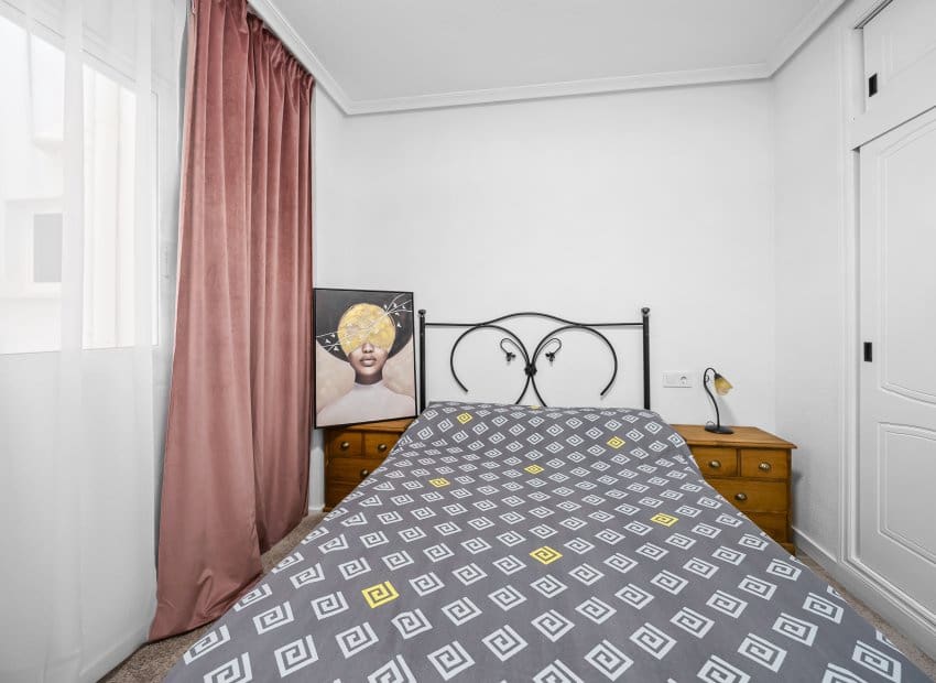 Apartamento de 2 habitaciones en Torrevieja en venta - 175.000 € (Ref: 9443771)