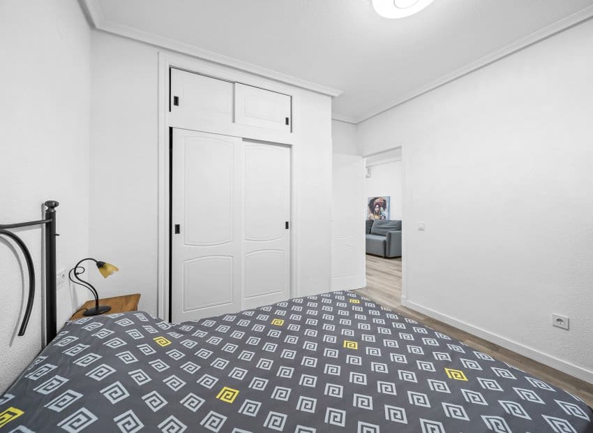 Apartamento de 2 habitaciones en Torrevieja en venta - 175.000 € (Ref: 9443771)