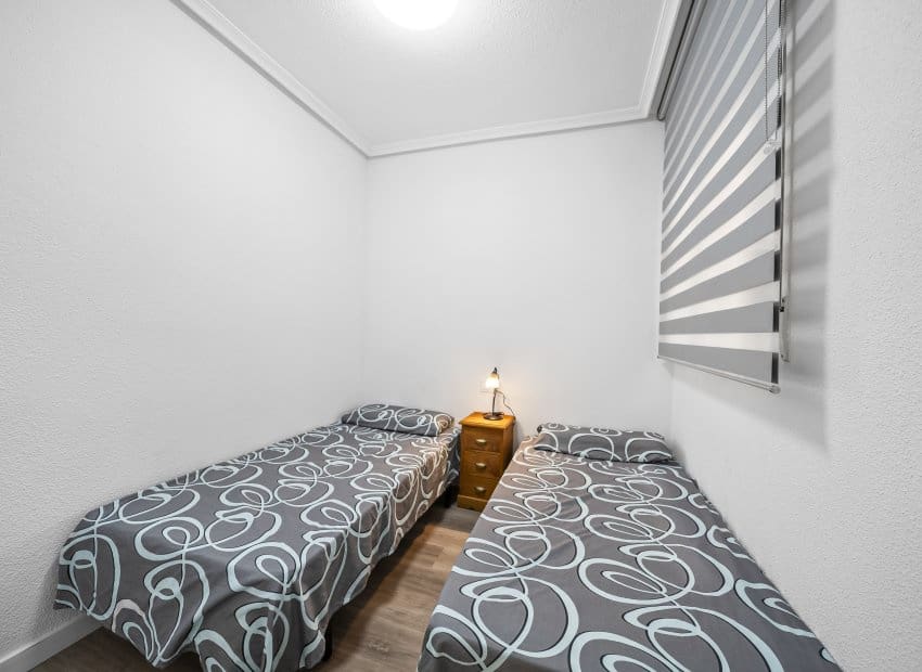 Apartamento de 2 habitaciones en Torrevieja en venta - 175.000 € (Ref: 9443771)