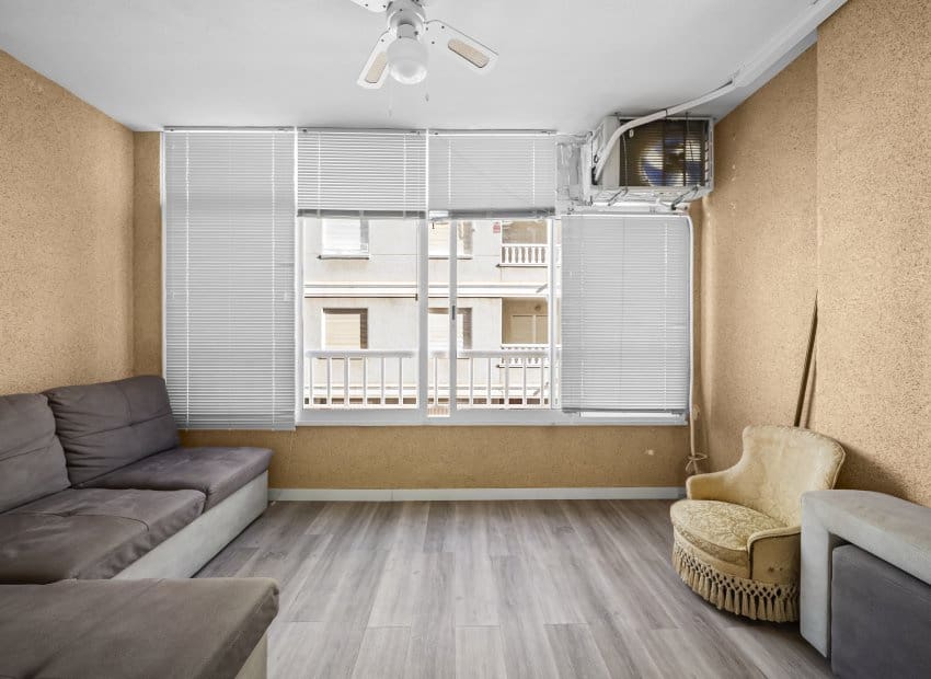 Apartamento de 2 habitaciones en Torrevieja en venta - 175.000 € (Ref: 9443771)