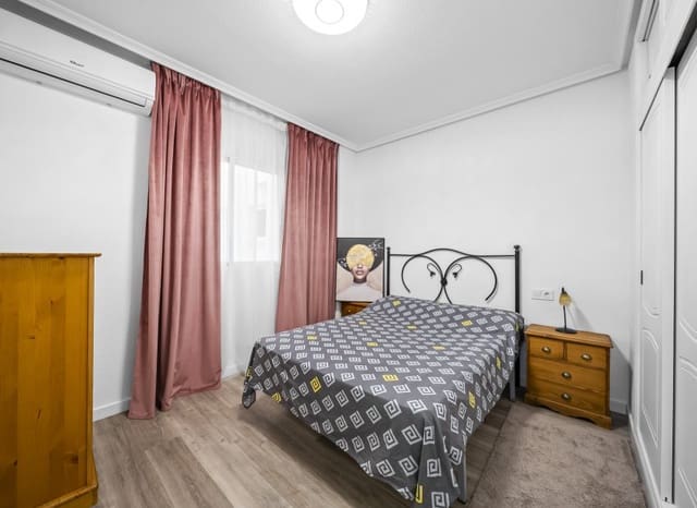 Apartamento de 2 habitaciones en Centro, Torrevieja en venta - 175.000 € (Ref: 9443771)