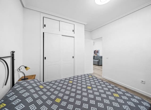 Apartamento de 2 habitaciones en Centro, Torrevieja en venta - 175.000 € (Ref: 9443771)