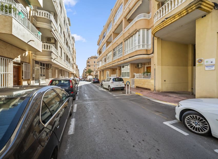 Apartamento de 2 habitaciones en Torrevieja en venta - 175.000 € (Ref: 9443771)