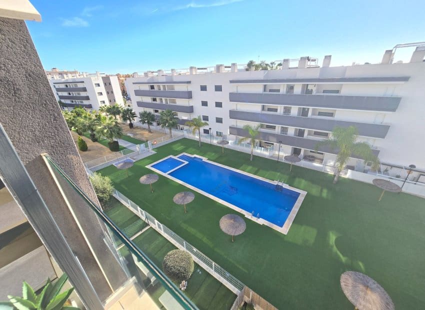 2 quarto Penthouse para venda em Orihuela Costa com piscina garagem - 335 000 € (Ref: 9444915)