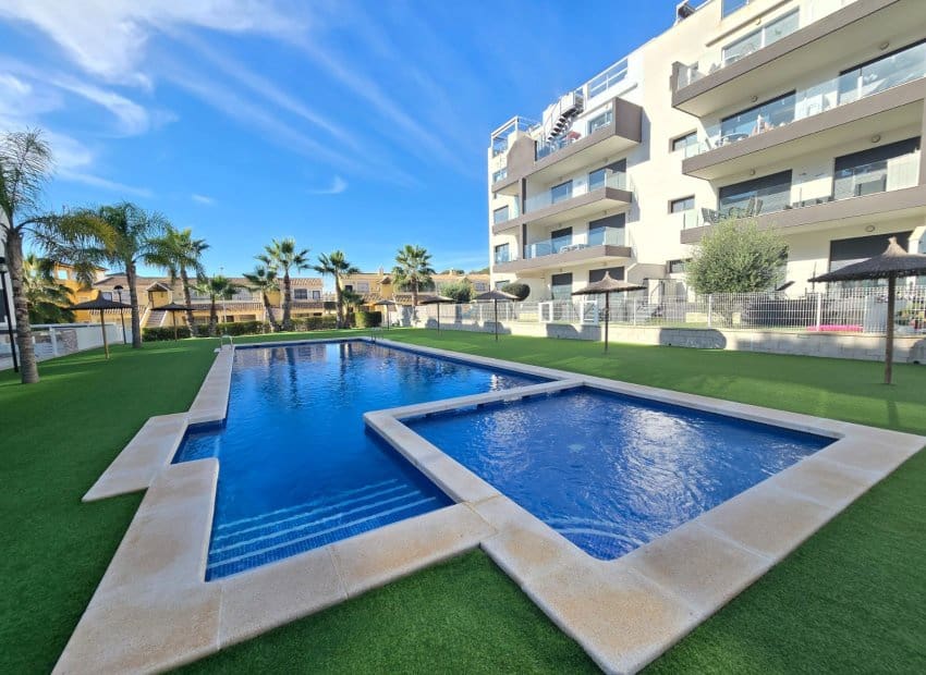 2 quarto Penthouse para venda em Orihuela Costa com piscina garagem - 335 000 € (Ref: 9444915)