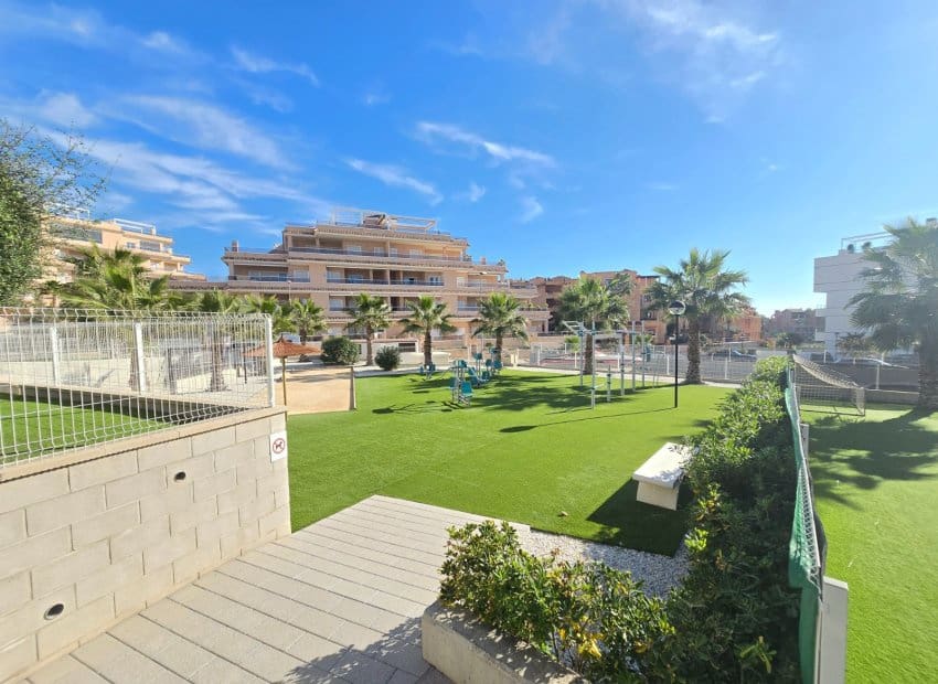 2 quarto Penthouse para venda em Orihuela Costa com piscina garagem - 335 000 € (Ref: 9444915)