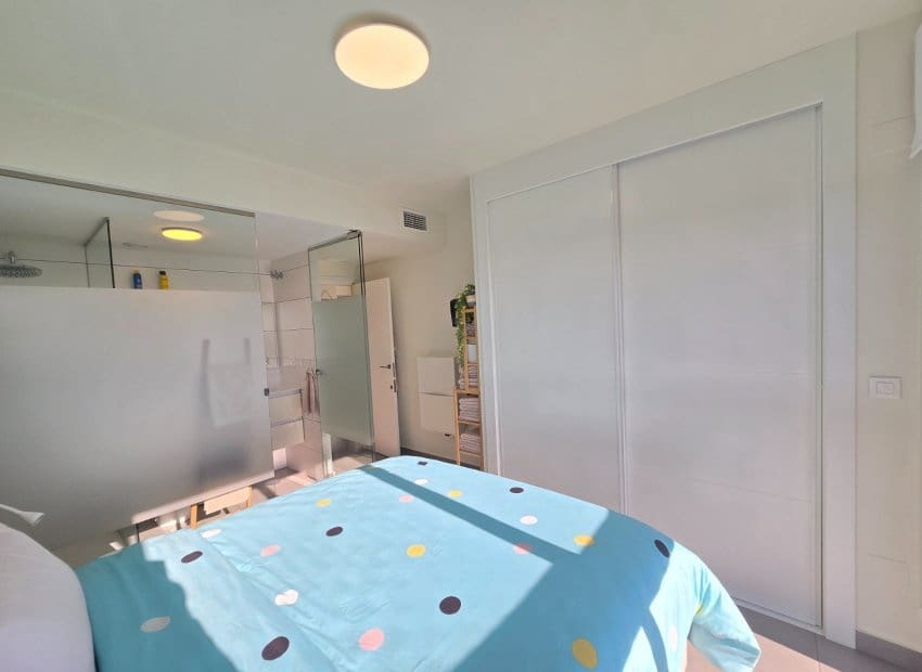 Apartamento de 2 habitaciones en Orihuela Costa en venta con piscina garaje - 335.000 € (Ref: 9444915)