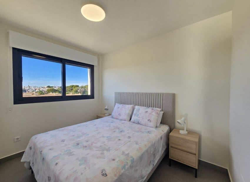 Apartamento de 2 habitaciones en Orihuela Costa en venta con piscina garaje - 335.000 € (Ref: 9444915)