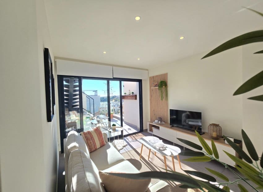 Apartamento de 2 habitaciones en Orihuela Costa en venta con piscina garaje - 335.000 € (Ref: 9444915)