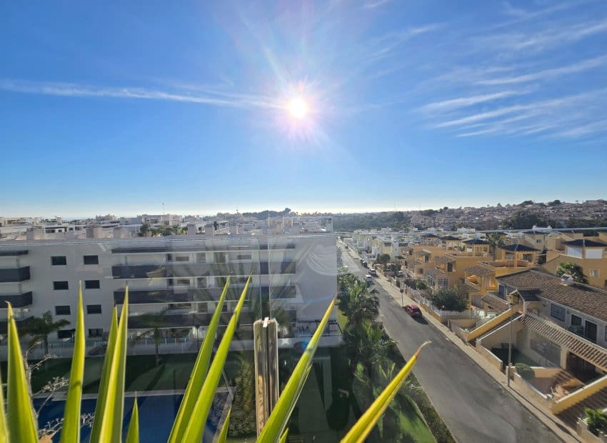 Apartamento de 2 habitaciones en Orihuela Costa en venta con piscina garaje - 335.000 € (Ref: 9444915)