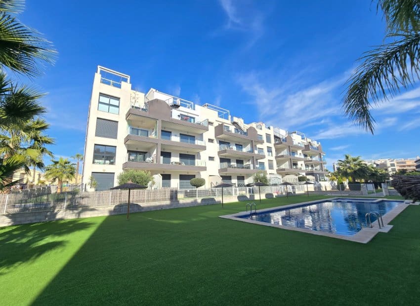 Apartamento de 2 habitaciones en Orihuela Costa en venta con piscina garaje - 335.000 € (Ref: 9444915)