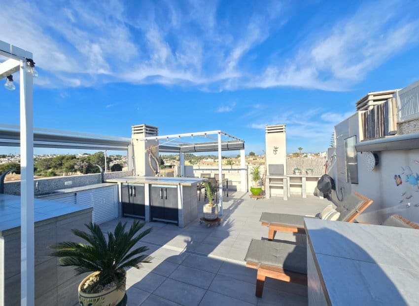 Apartamento de 2 habitaciones en Orihuela Costa en venta con piscina garaje - 335.000 € (Ref: 9444915)