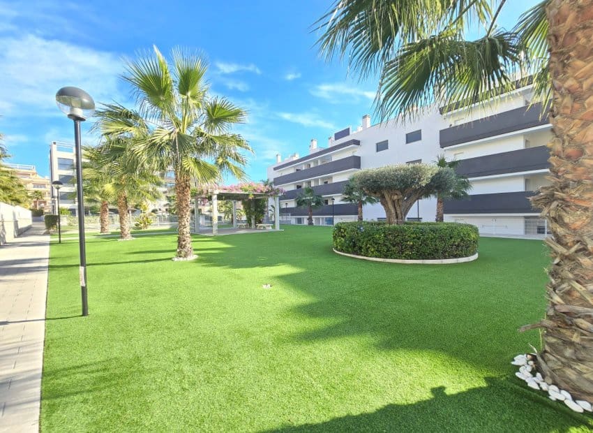 Apartamento de 2 habitaciones en Orihuela Costa en venta con piscina garaje - 335.000 € (Ref: 9444915)