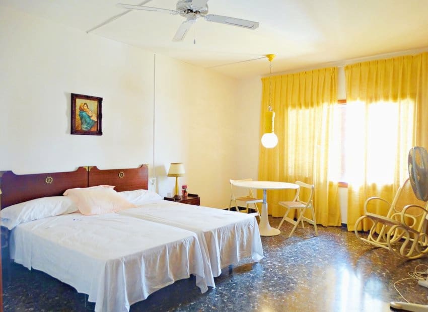 8 bedroom Villa for sale in Orihuela Costa with pool - € 2,100,000 (Ref: 9449479)