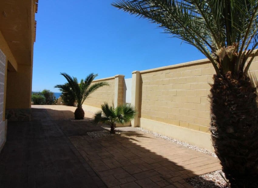 8 bedroom Villa for sale in Orihuela Costa with pool - € 2,100,000 (Ref: 9449479)