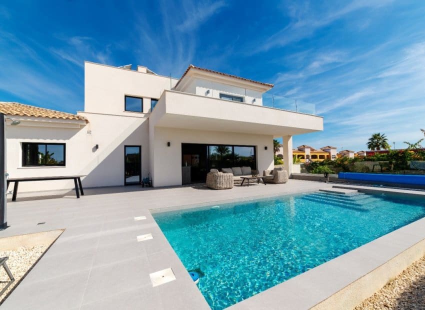 4 sovrum Villa till salu i Los Montesinos med pool - 1 325 000 € (Ref: 9451111)