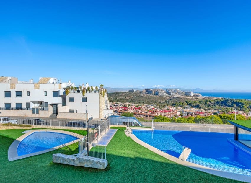 3 sovrum Lägenhet till salu i Gran Alacant med pool - 435 000 € (Ref: 9451115)