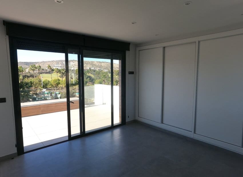 4 bedroom Villa for sale in Algorfa with pool - € 850,000 (Ref: 9451117)