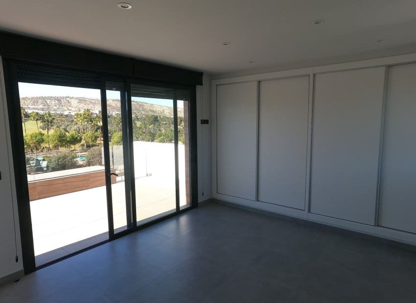 4 bedroom Villa for sale in Algorfa with pool - € 850,000 (Ref: 9451117)