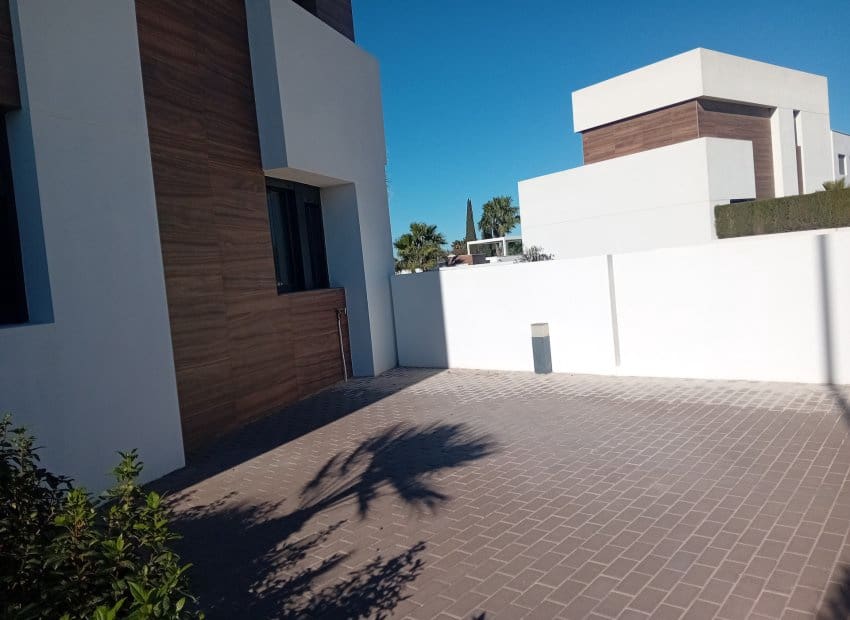 4 bedroom Villa for sale in Algorfa with pool - € 850,000 (Ref: 9451117)