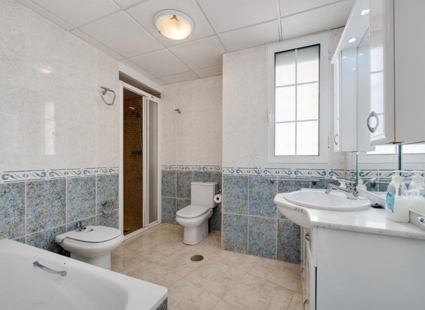 4 camera da letto Appartamento in vendita in Torrevieja - 389.500 € (Rif: 9451125)