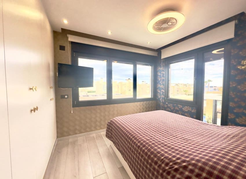 3 sovrum Villa till salu i Orihuela Costa med pool - 575 000 € (Ref: 9459810)